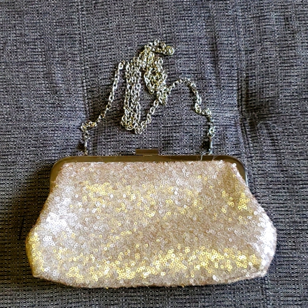 Clutch with optional shoulder strap chain